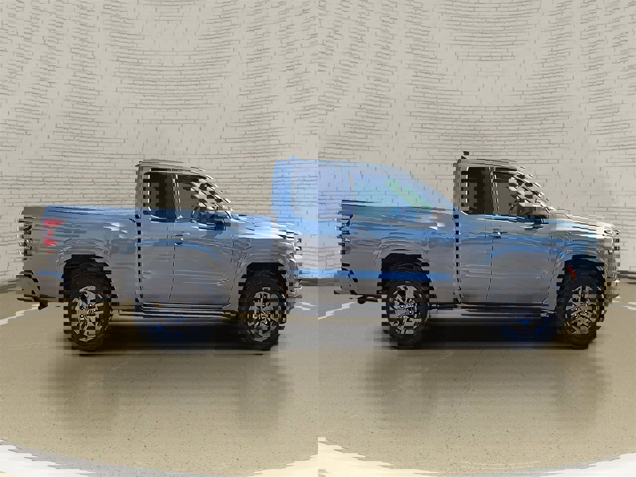 Used 2025 Nissan Frontier SV image 4