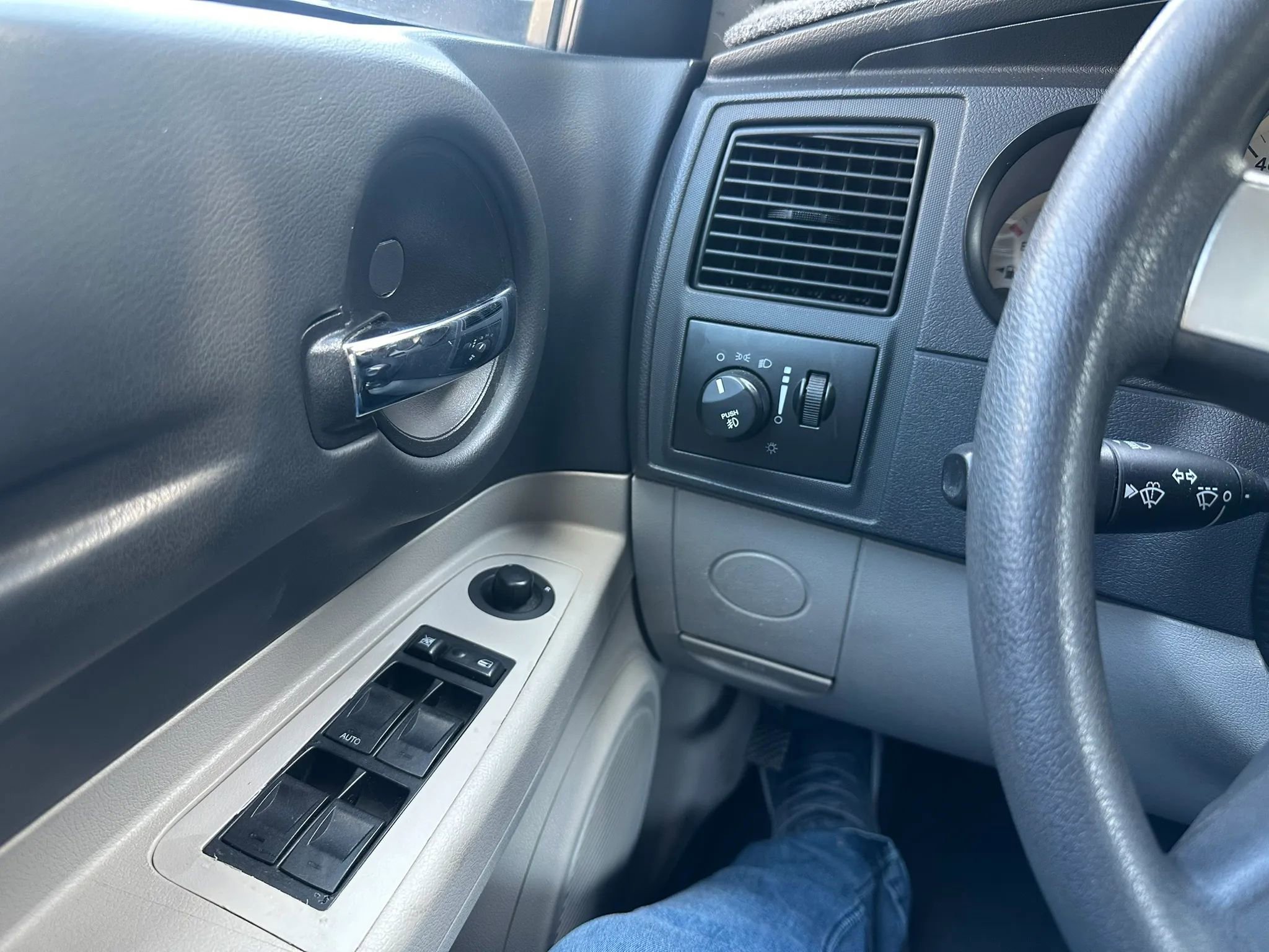 Used 2005 Dodge Magnum SE w/ Convenience Group I RWD image 11