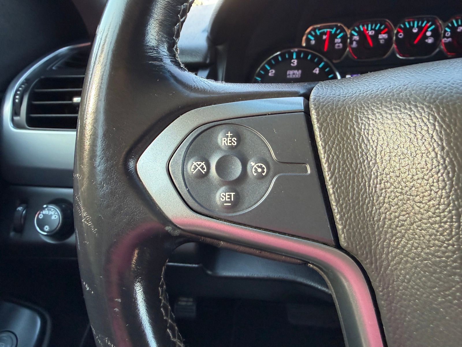 Used 2019 Chevrolet Suburban LS image 14