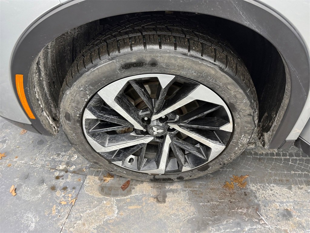 Used 2022 Mitsubishi Outlander SE image 37