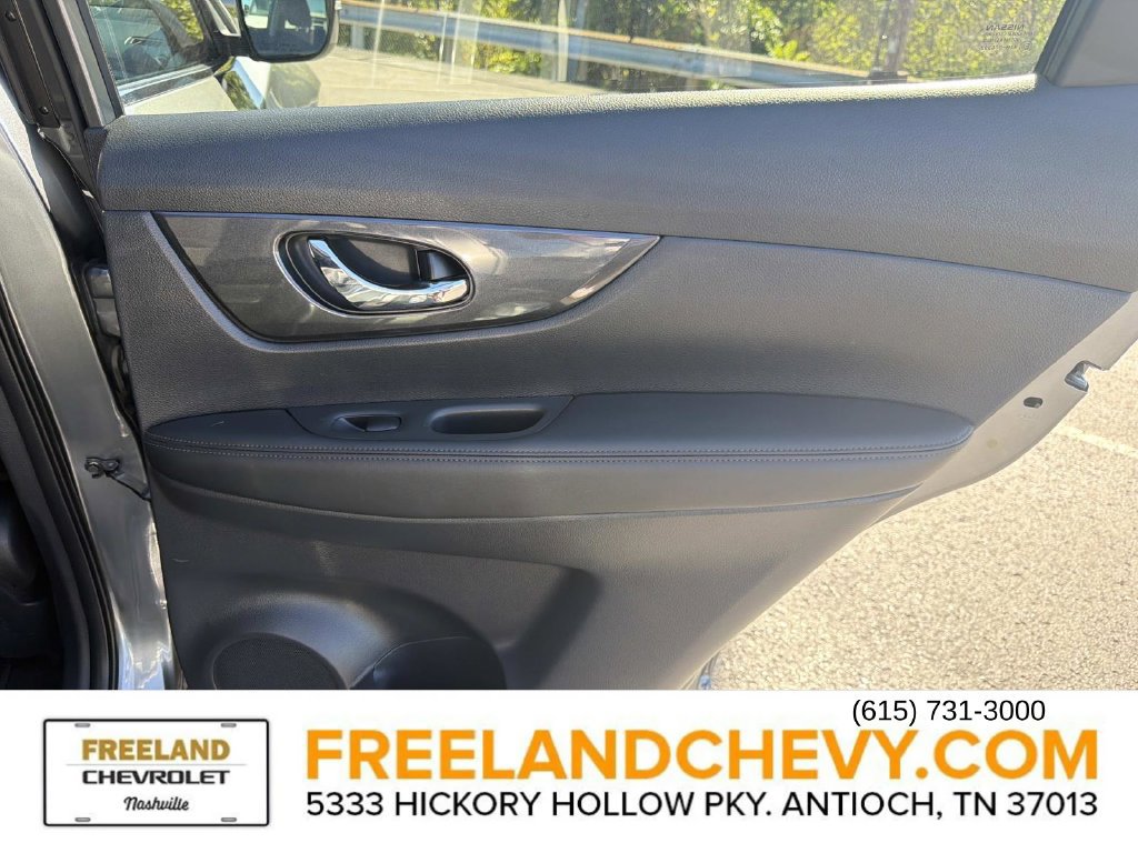 Used 2017 Nissan Rogue SV FWD image 22