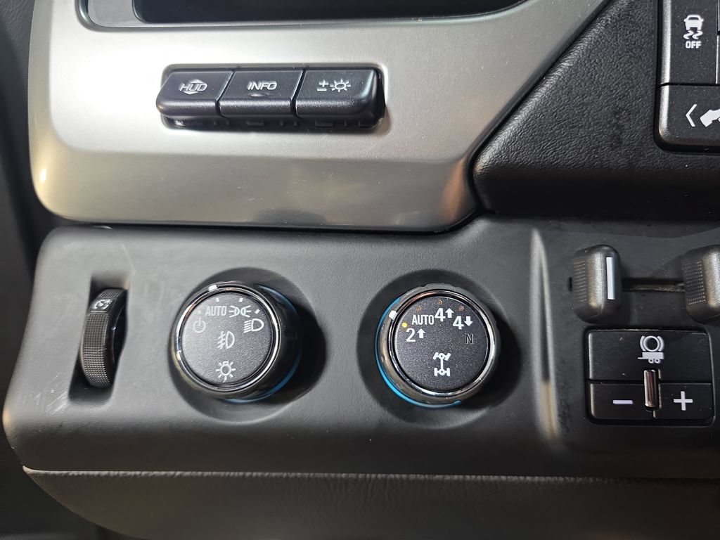 Used 2018 Chevrolet Suburban Premier AWD/4WD image 28