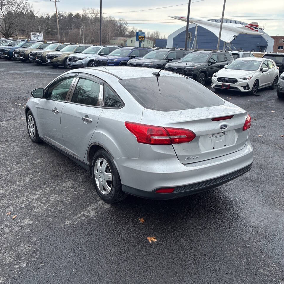 Used 2017 Ford Focus S FWD image 3