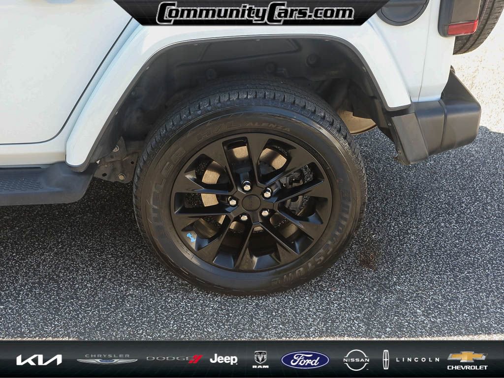 Used 2022 Jeep Wrangler Unlimited Sahara w/ Cold Weather Group image 4