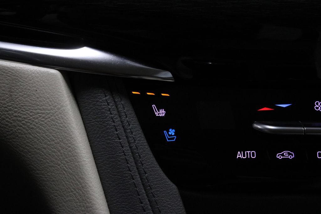 Used 2020 Cadillac XT6 Premium Luxury FWD image 30