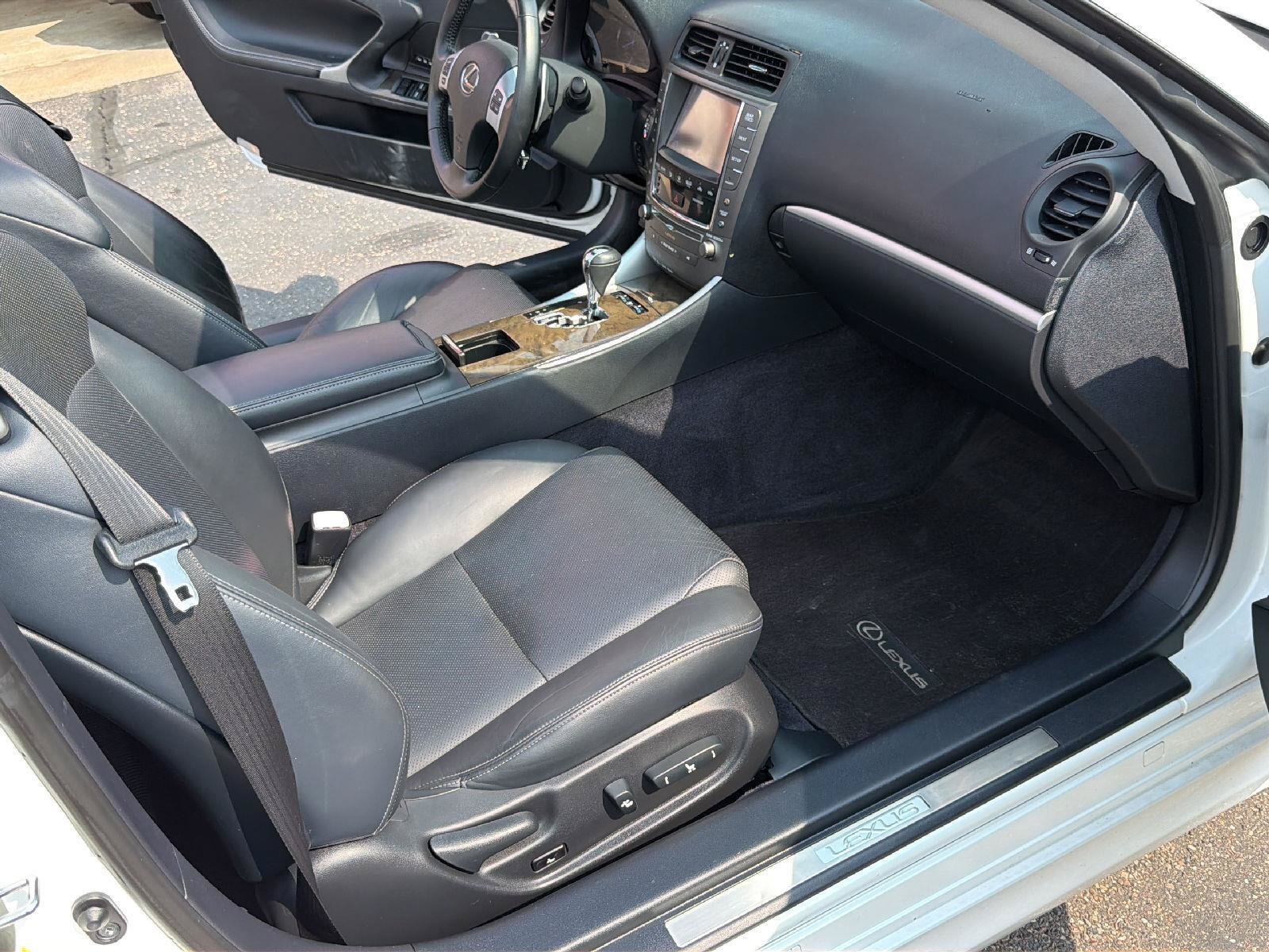 Used 2014 Lexus IS 250C w/ Luxury Package RWD image 23