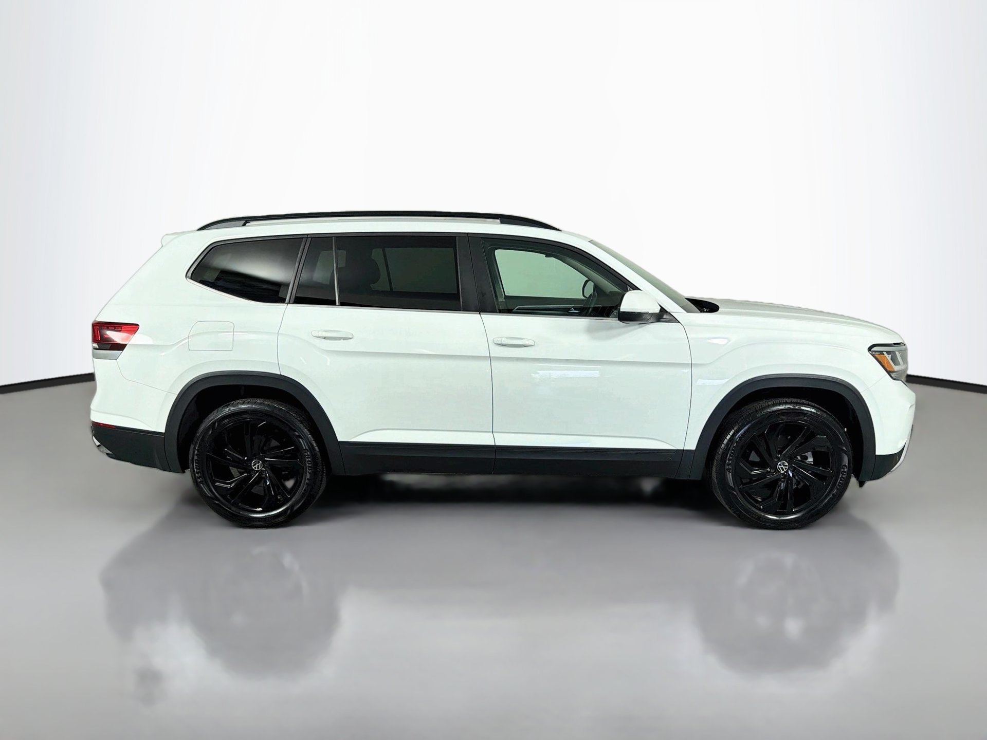 Certified 2023 Volkswagen Atlas SE w/ Panoramic Sunroof Package FWD image 4