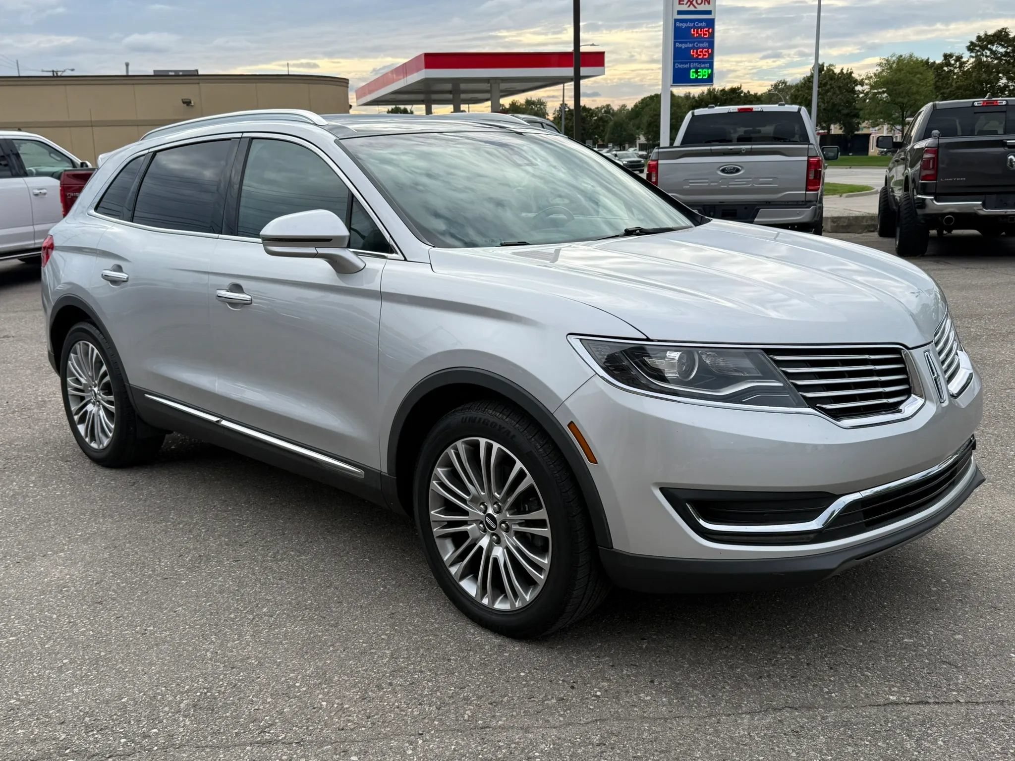 Used 2018 Lincoln MKX Reserve w/ Lincoln MKX Climate Package AWD/4WD image 3