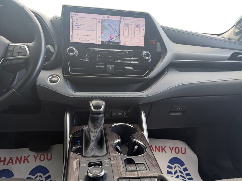 Used 2021 Toyota Highlander Limited AWD/4WD image 11