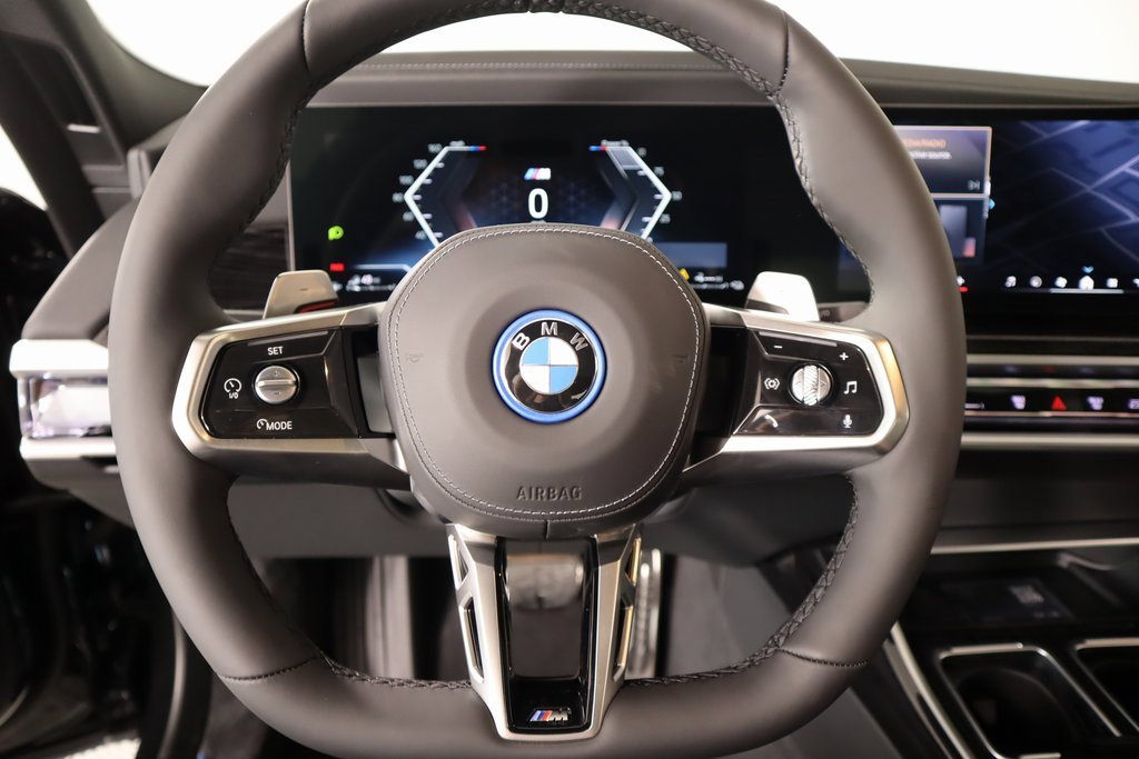 New 2026 BMW 750e xDrive image 4
