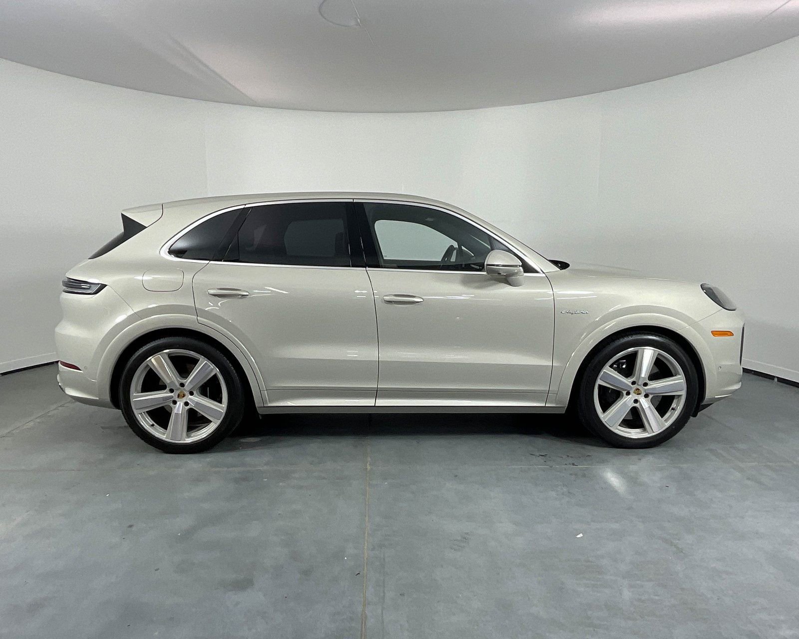 Certified 2024 Porsche Cayenne Turbo image 8