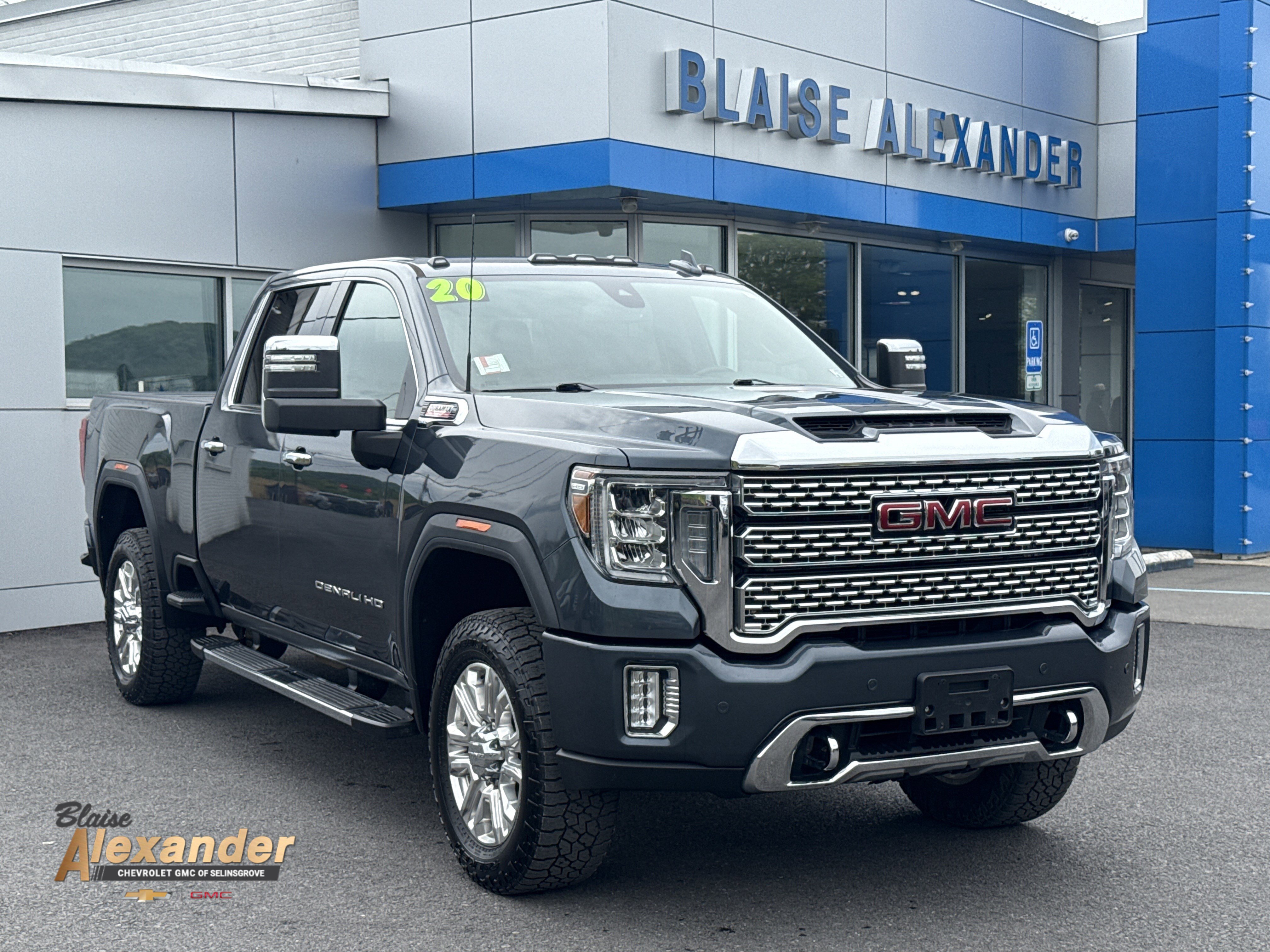 Used 2020 GMC Sierra 2500 Denali w/ Gooseneck/5TH Wheel Package AWD/4WD image 1