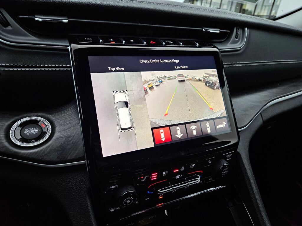 Used 2023 Jeep Grand Cherokee Limited w/ Luxury Tech Group II image 27