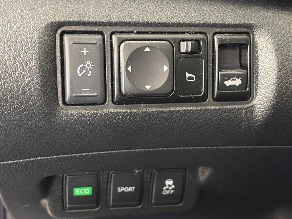 Used 2016 Nissan Sentra SR w/ Driver's Assist Package image 24