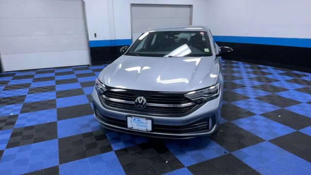 Used 2023 Volkswagen Jetta Sport FWD image 3