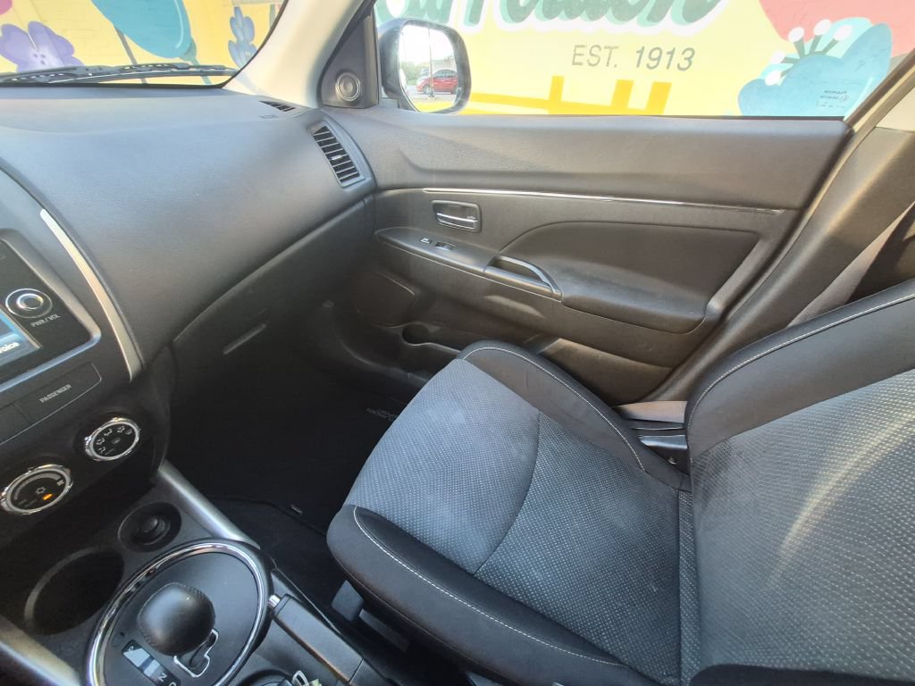 Used 2014 Mitsubishi Outlander Sport SE FWD image 17