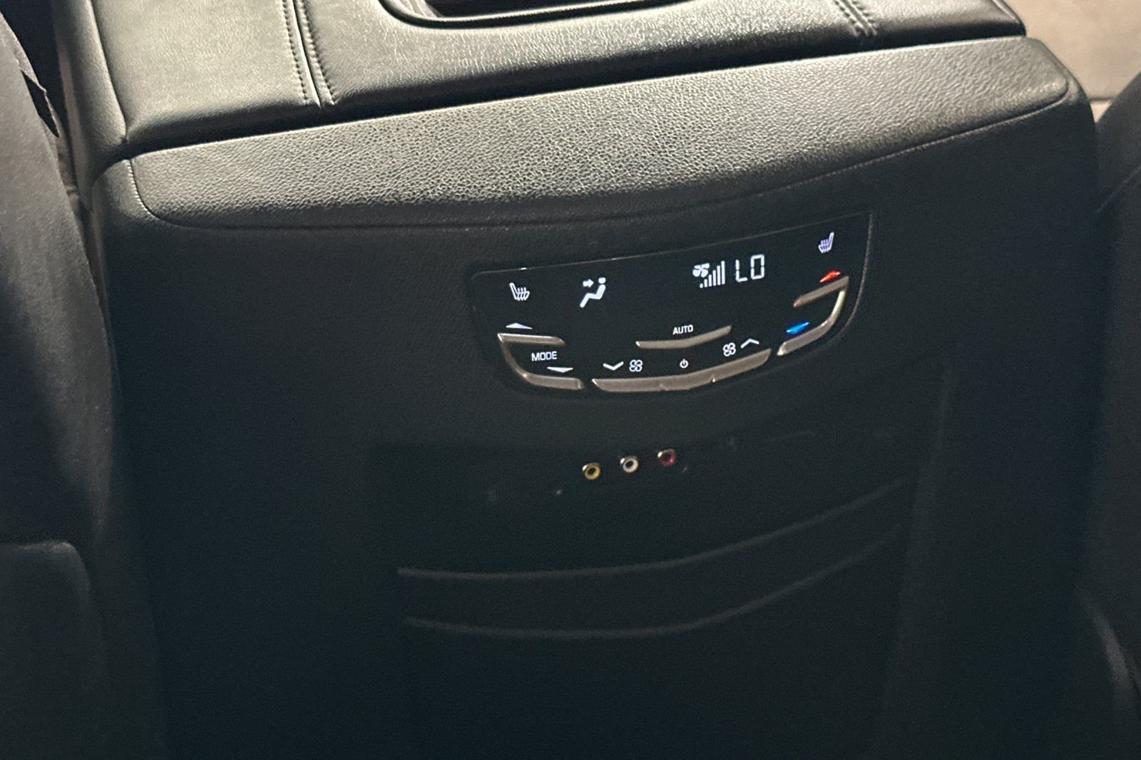 Used 2016 Cadillac Escalade Premium RWD image 14