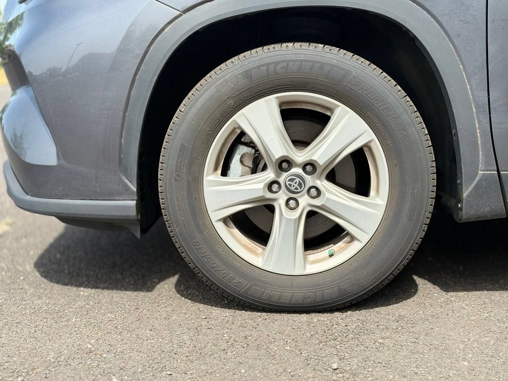 Certified 2023 Toyota Highlander LE FWD image 9