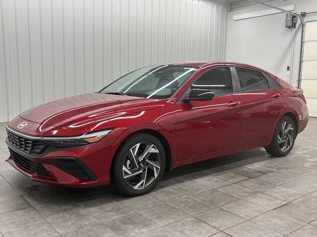 Used 2025 Hyundai Elantra Sport FWD image 5