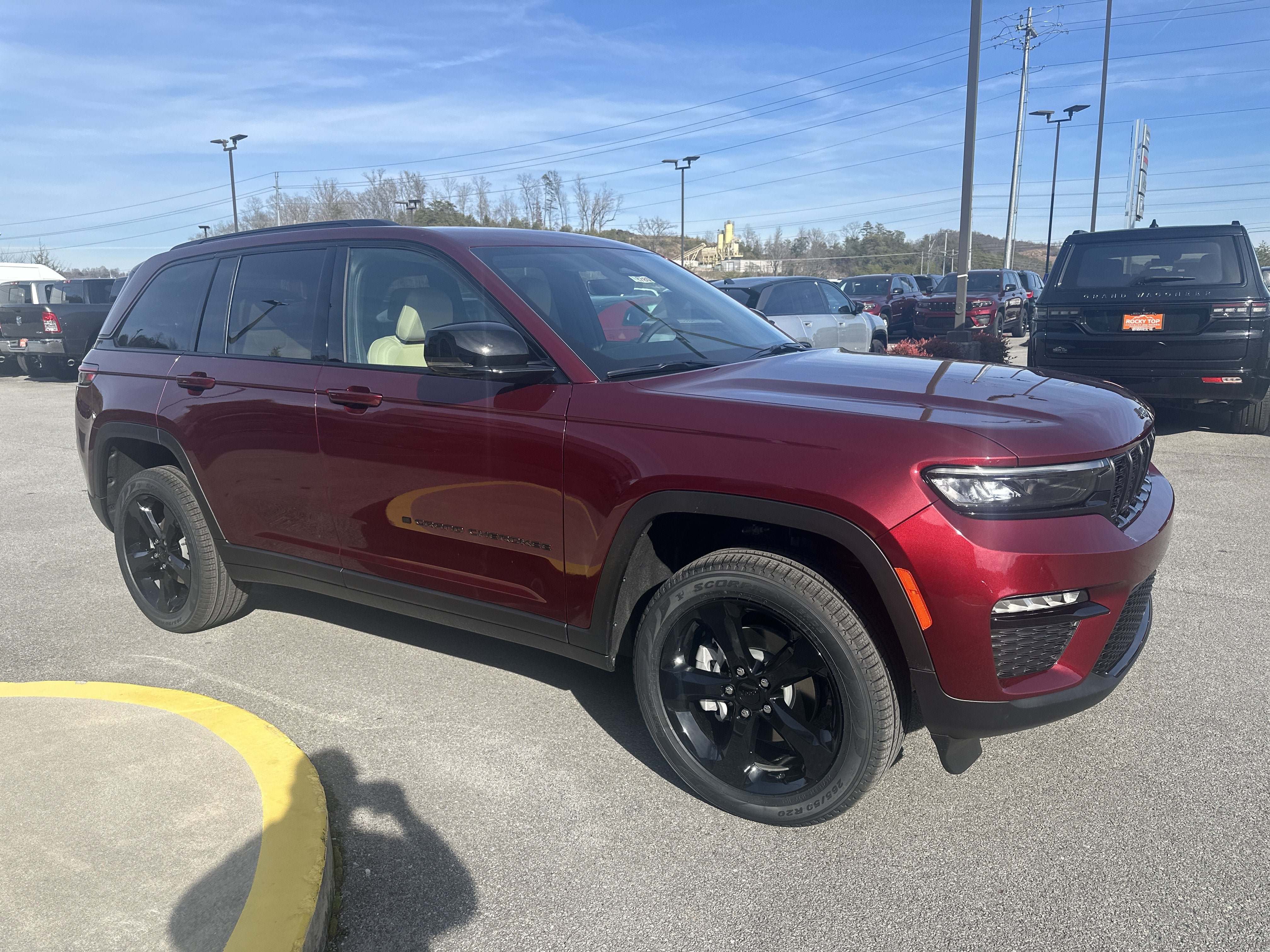 New 2025 Jeep Grand Cherokee Limited w/ Black Appearance Package AWD/4WD image 5