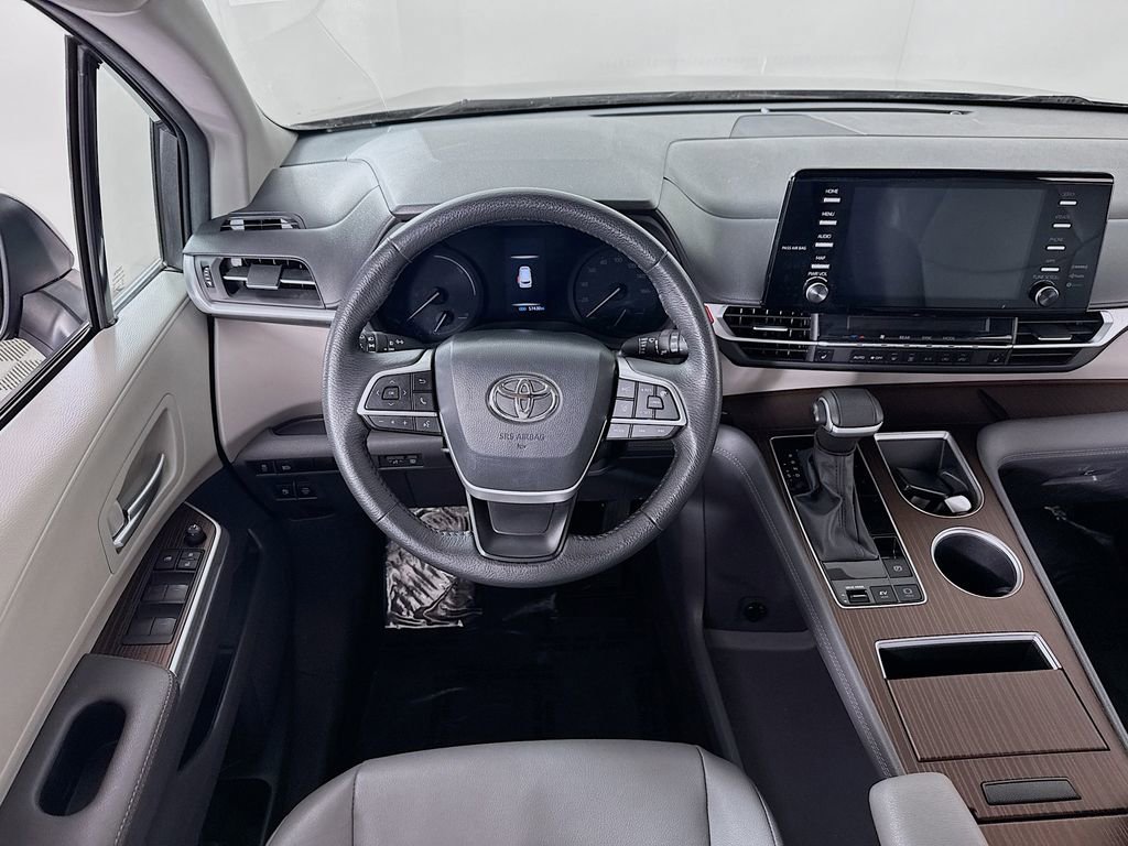 Certified 2024 Toyota Sienna XLE image 19