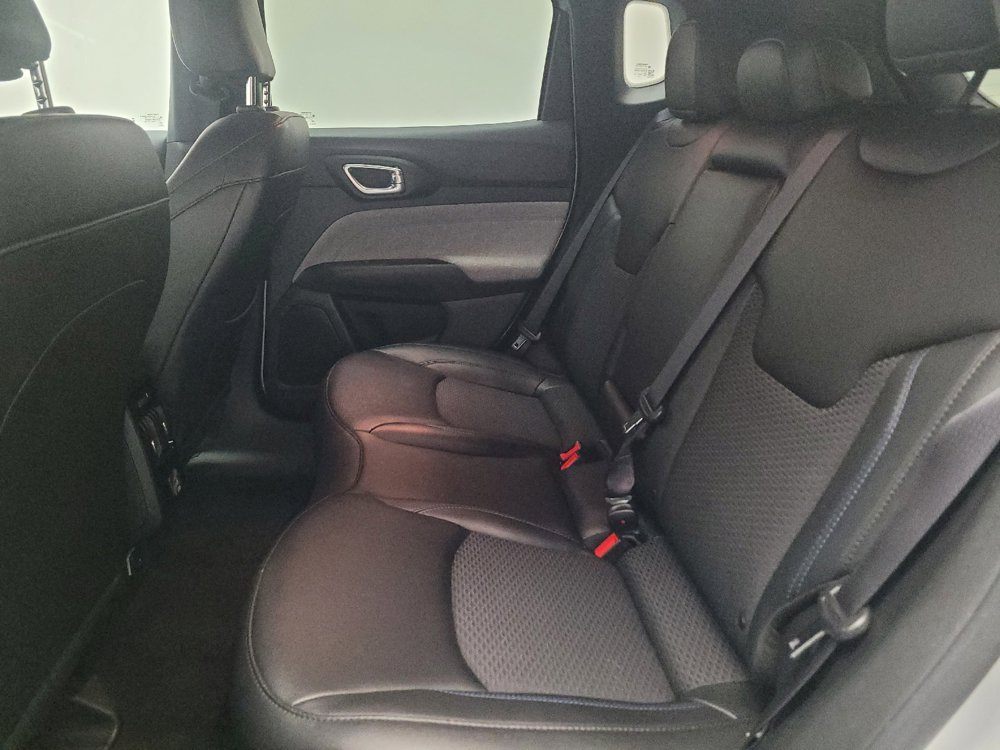 Used 2025 Jeep Compass Latitude AWD/4WD image 18