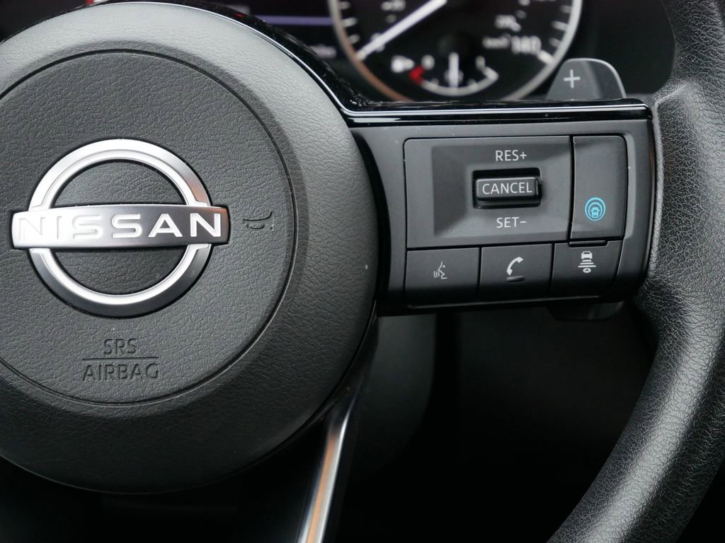 Used 2023 Nissan Rogue SV image 18