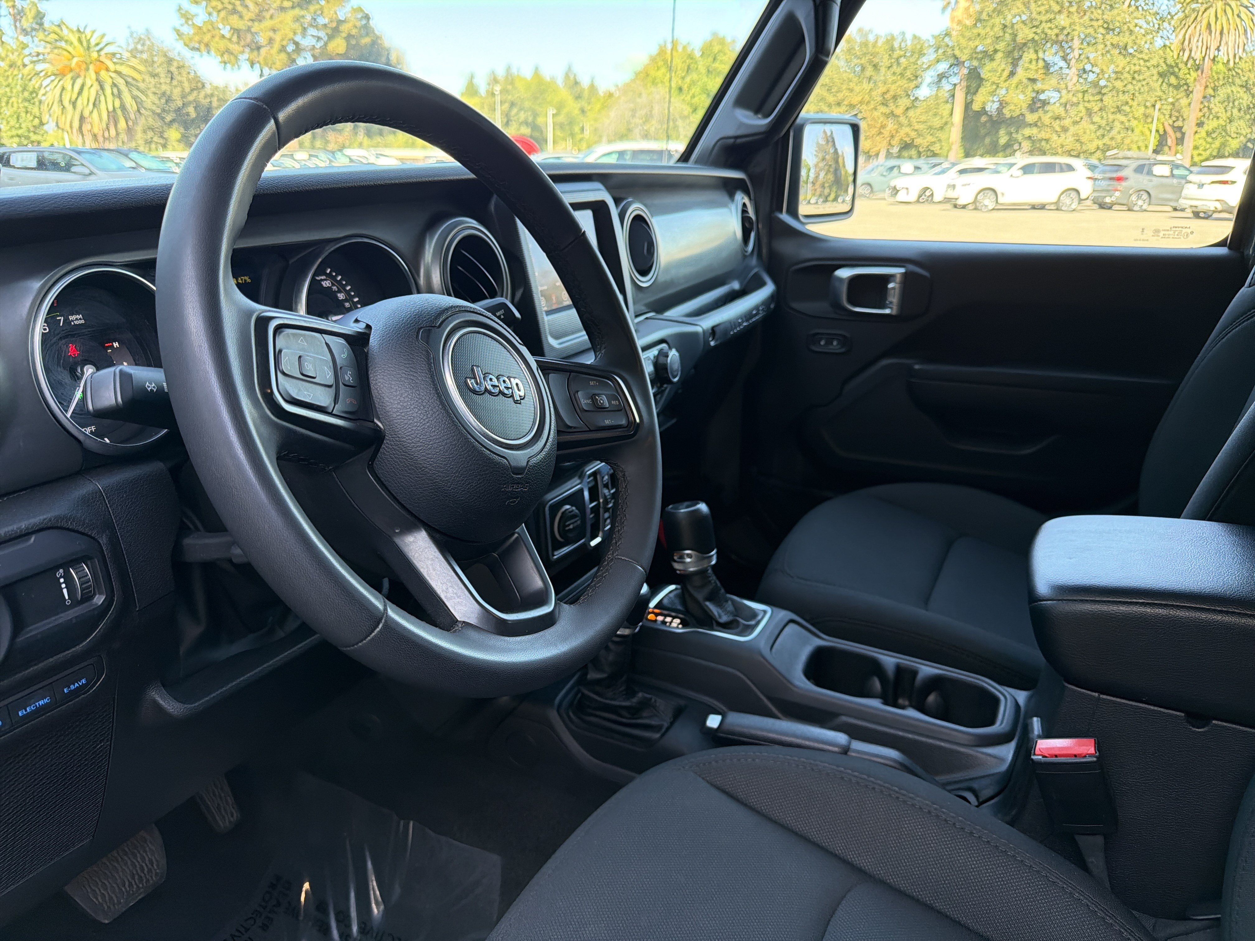 Used 2023 Jeep Wrangler Unlimited AWD/4WD image 27