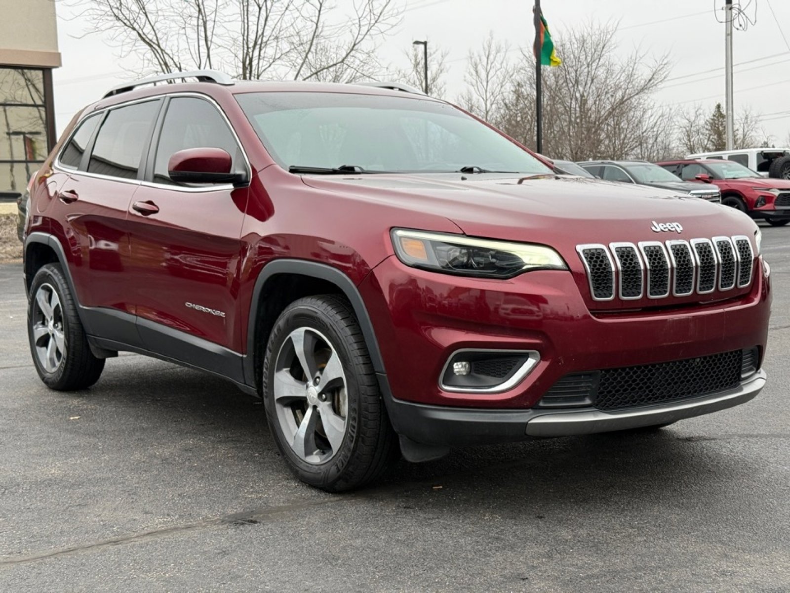 Used 2019 Jeep Cherokee Limited w/ Luxury Group image 2
