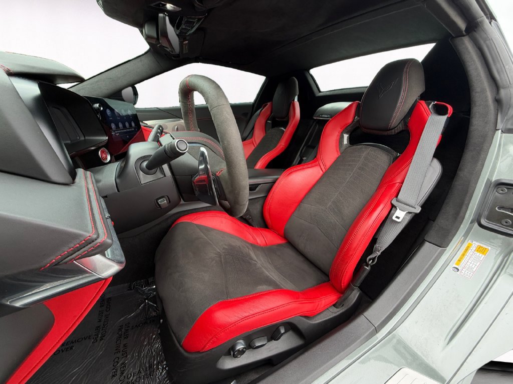Used 2022 Chevrolet Corvette Stingray Premium Conv w/ Z51 Performance Package RWD image 9