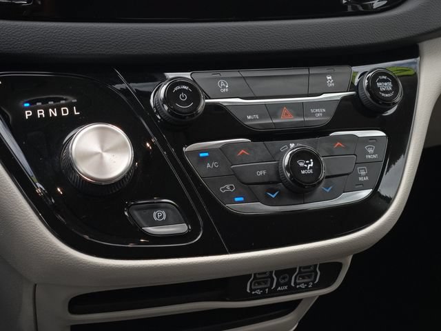 Used 2023 Chrysler Voyager LX FWD image 22
