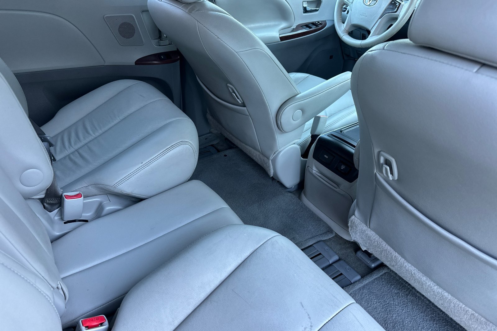 Used 2013 Toyota Sienna XLE w/ Premium Pkg FWD image 19
