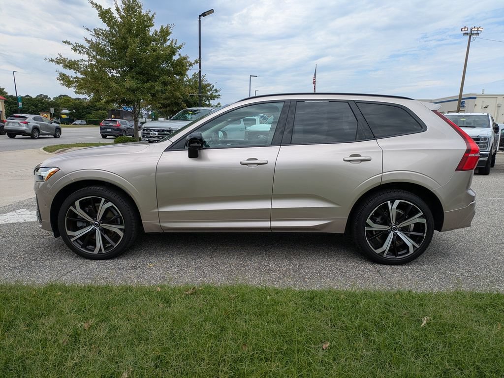 Certified 2023 Volvo XC60 B6 Ultimate w/ Protection Package Premier AWD/4WD image 7