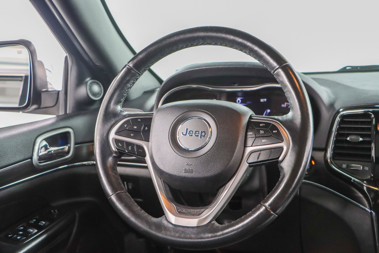 Used 2019 Jeep Grand Cherokee Limited w/ Luxury Group II image 12