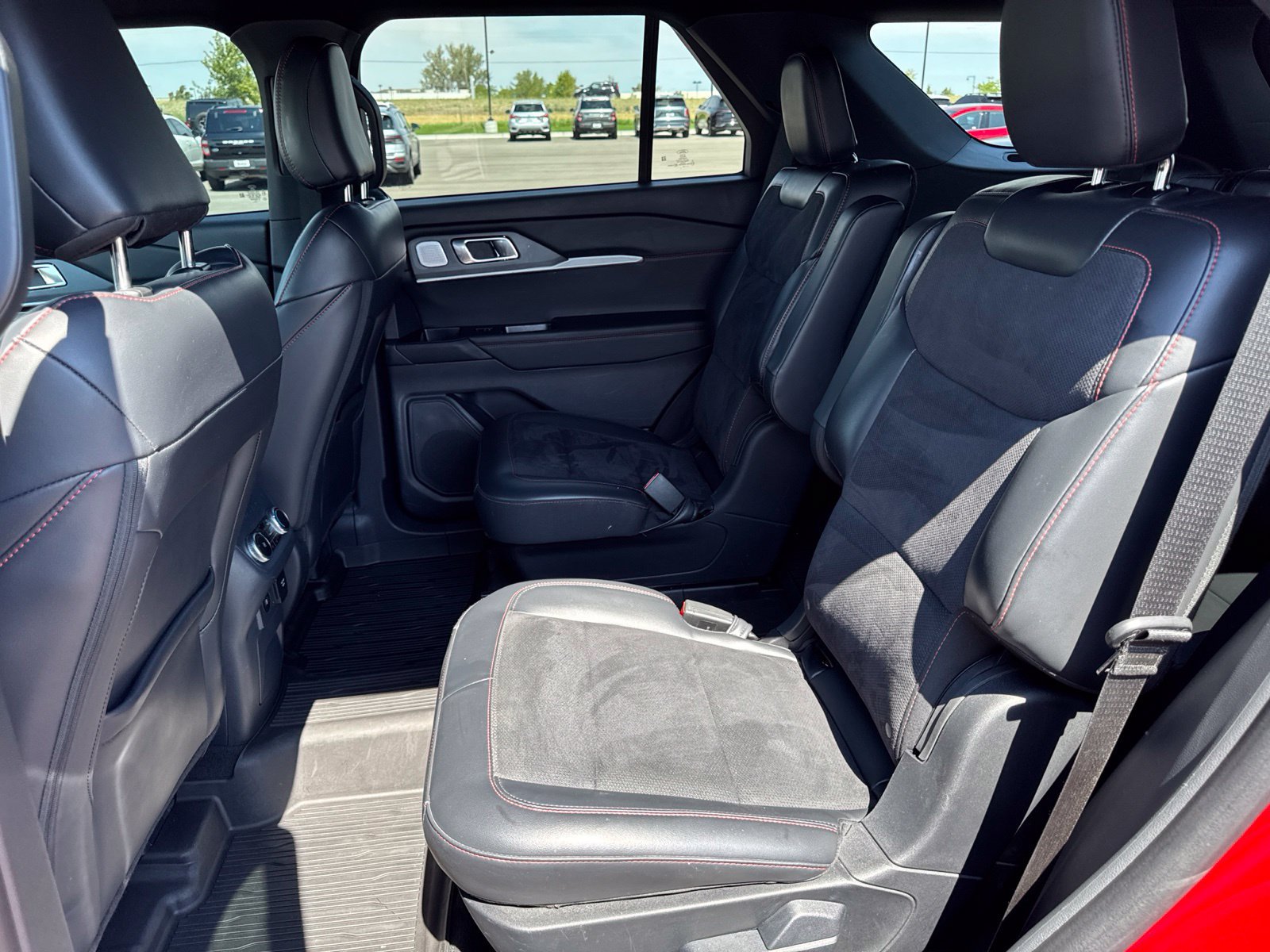 Used 2025 Ford Explorer ST w/ Sun And Sound Package AWD/4WD image 10