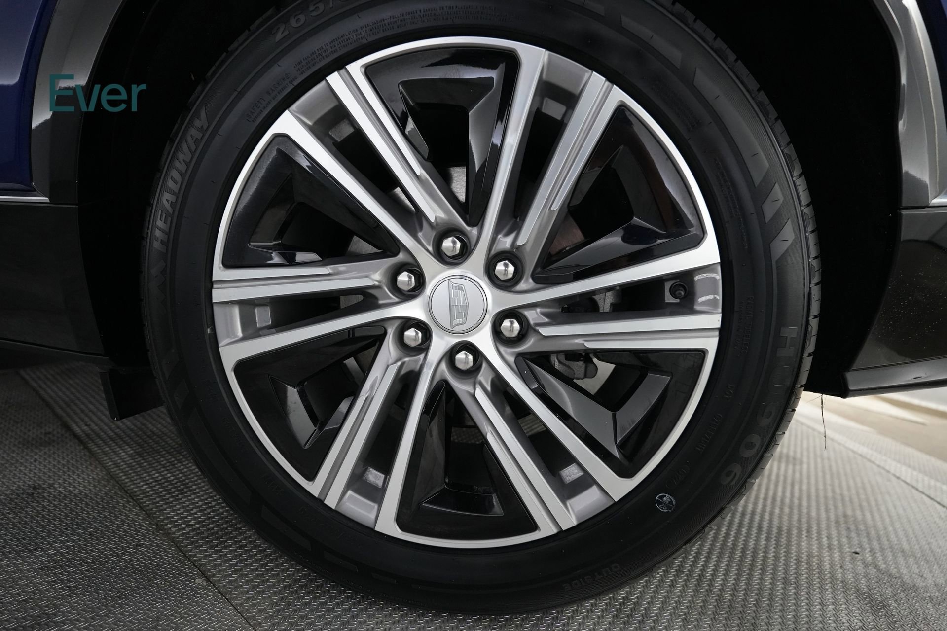 Used 2024 Cadillac Lyriq Luxury RWD image 9
