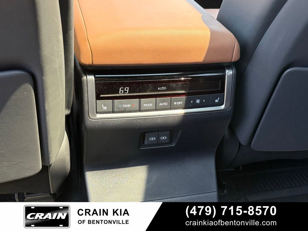 Used 2025 Lexus GX 550 w/ Accessory Package (2T) AWD/4WD image 25