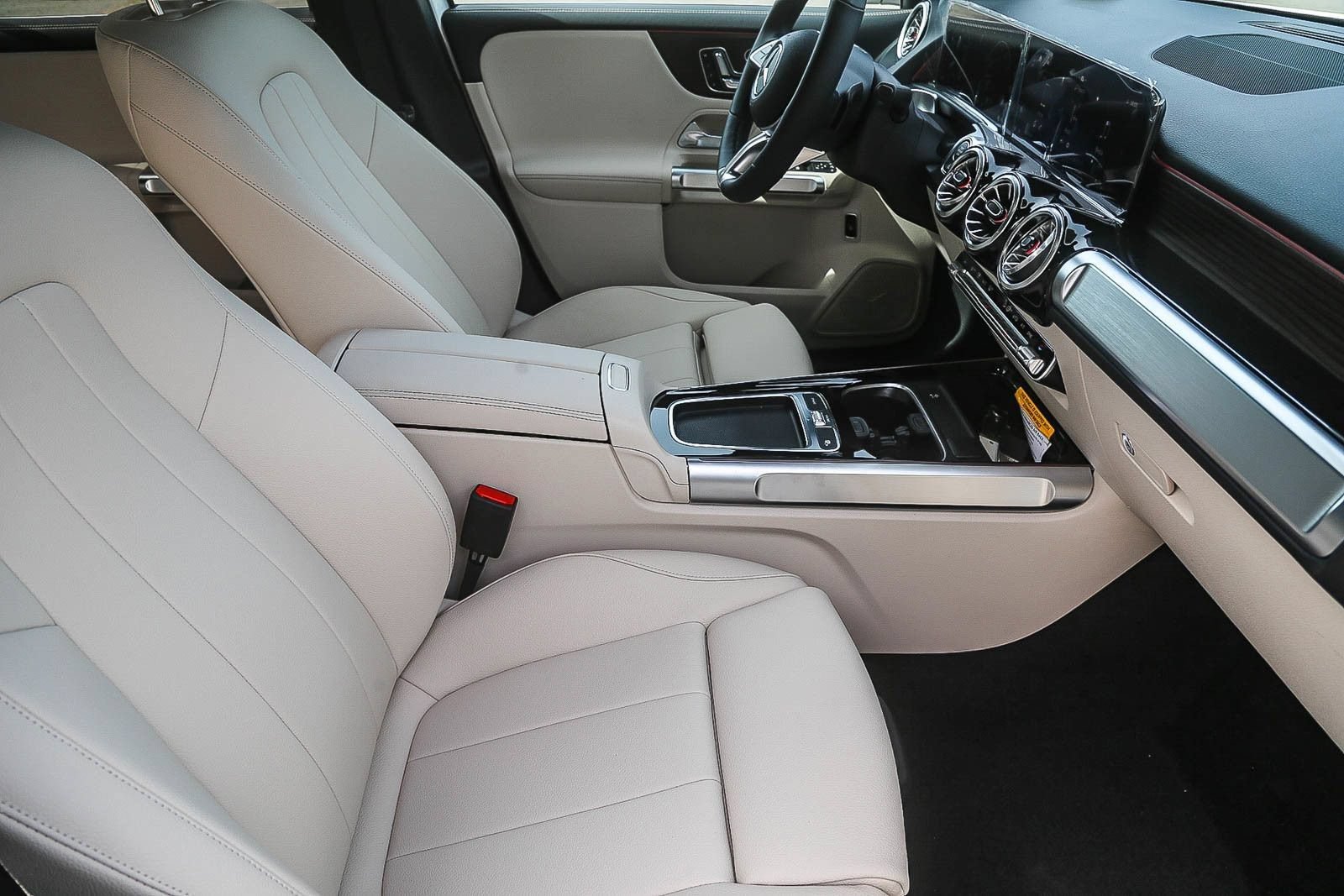 New 2026 Mercedes-Benz GLB 250 4MATIC image 16