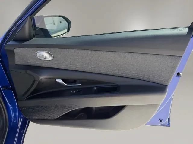 Used 2024 Hyundai Elantra Limited FWD image 15