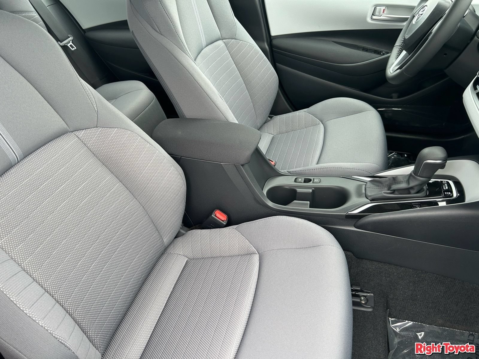 New 2026 Toyota Corolla SE w/ Carpet Mat Package (TMS) FWD image 11