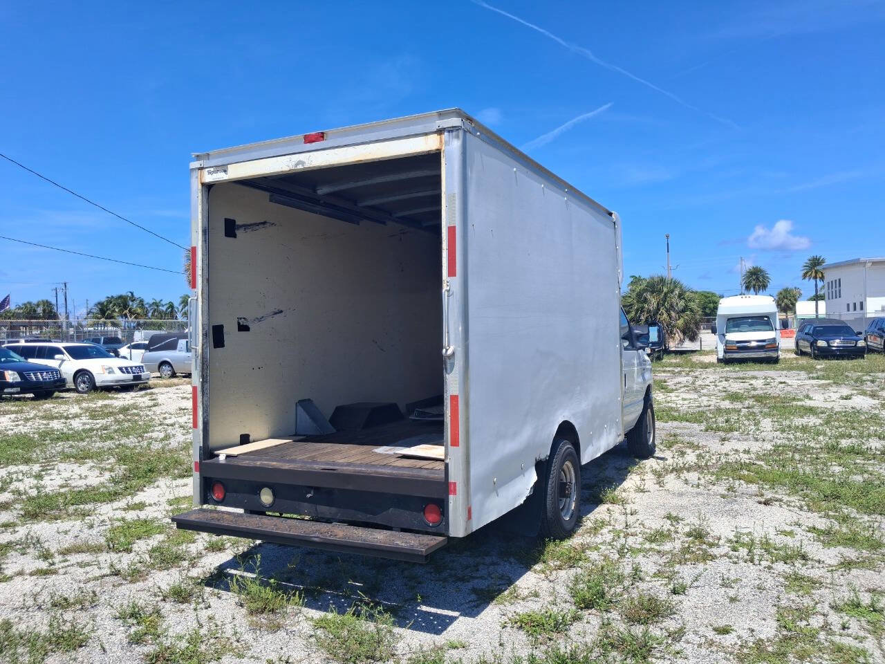 Used 2009 Ford E-350 and Econoline 350 Super Duty RWD image 4