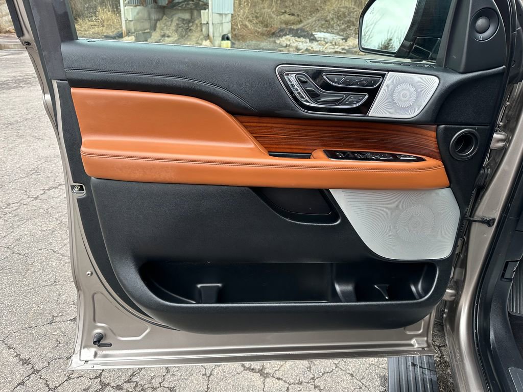 Used 2019 Lincoln Navigator Reserve w/ Cargo Package image 21