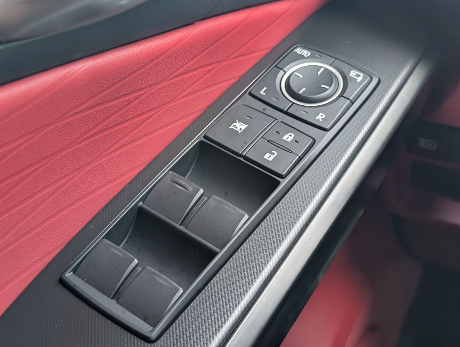 Used 2025 Lexus IS 350 F Sport RWD image 29