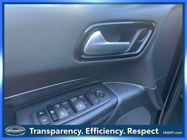 Used 2023 Dodge Durango SXT AWD/4WD image 17