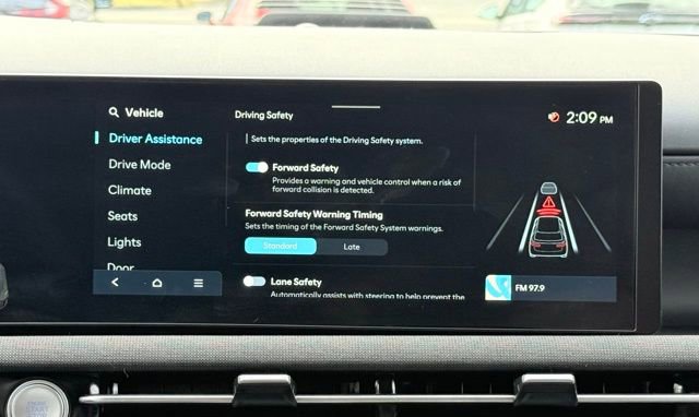 Used 2025 Hyundai Tucson Limited image 37