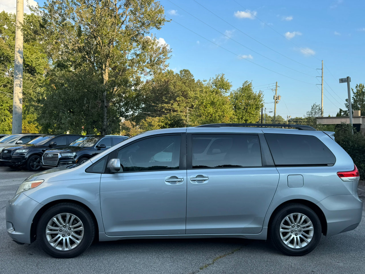 Used 2014 Toyota Sienna XLE image 4
