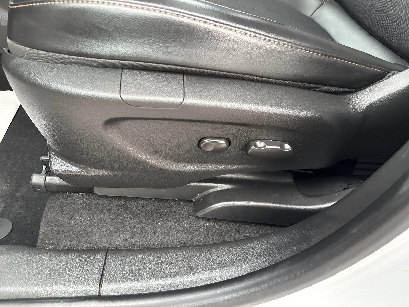 Used 2020 Chevrolet Trax LT w/ Sun & Sound Package FWD image 15