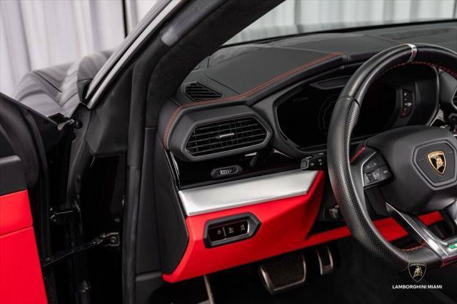 Used 2021 Lamborghini Urus AWD/4WD image 24