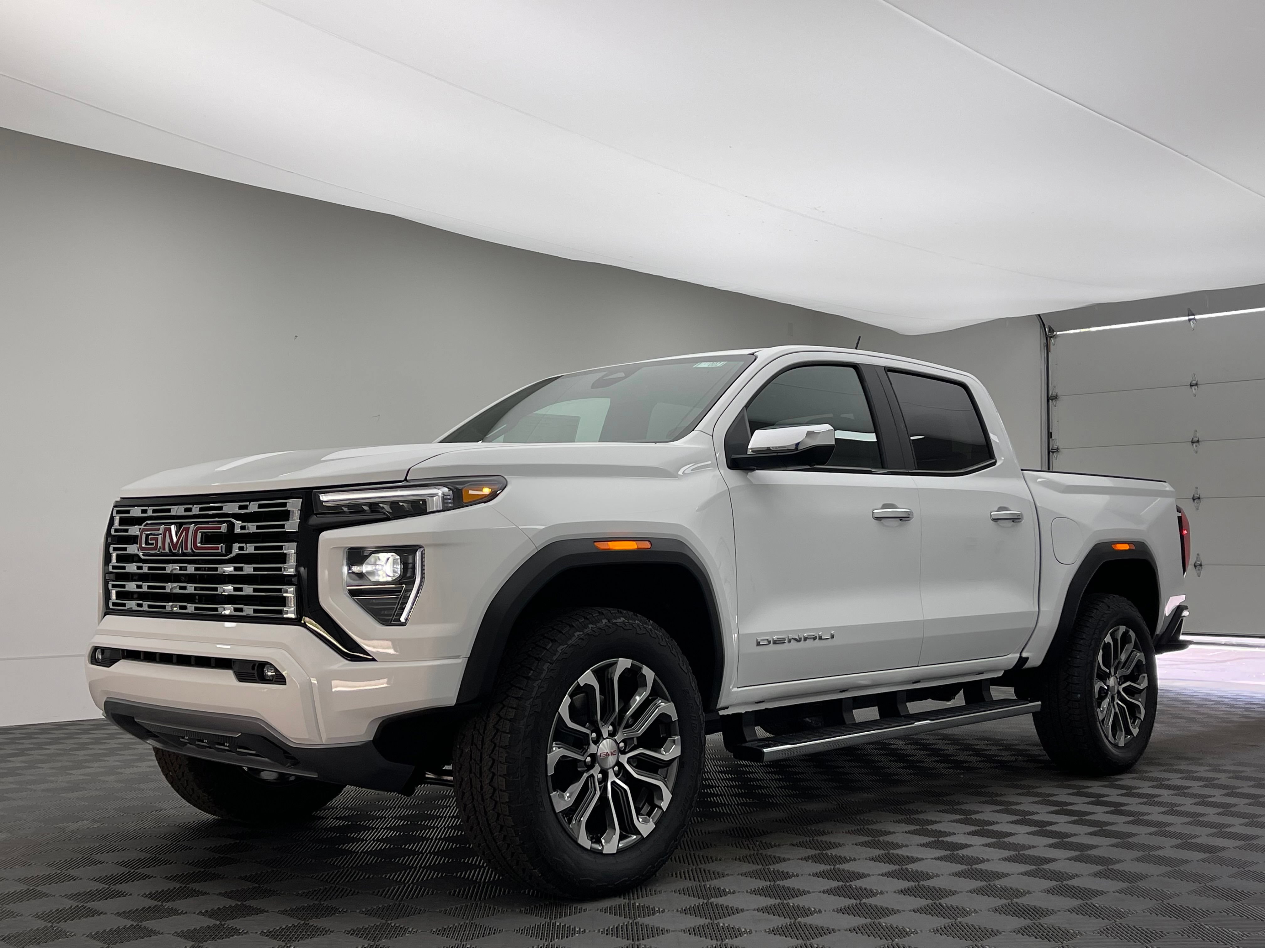 New 2026 GMC Canyon Denali AWD/4WD image 2