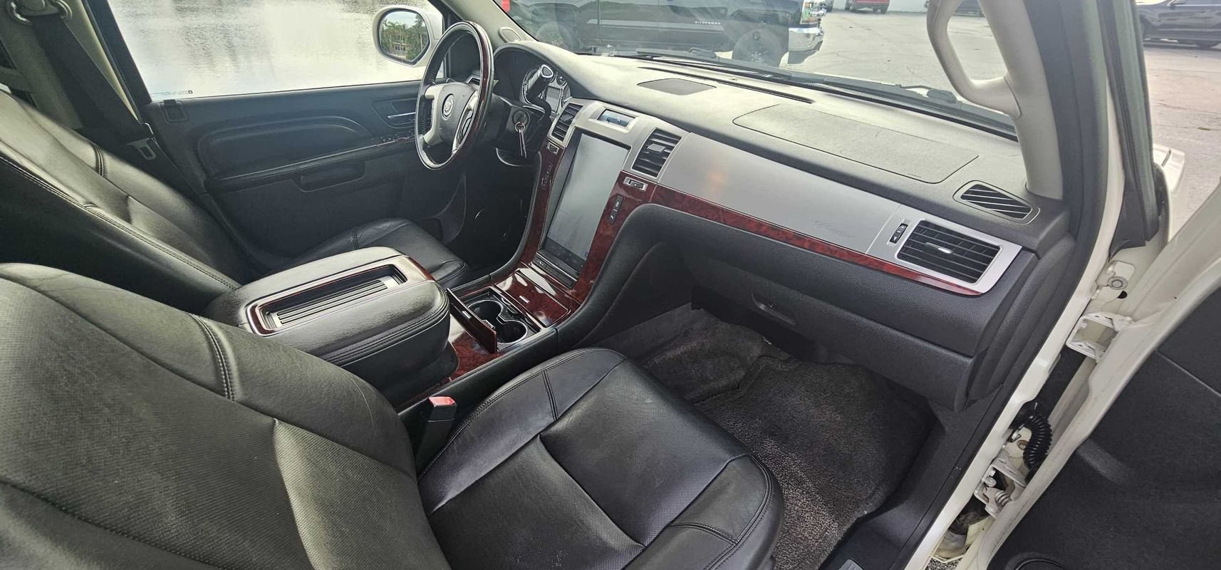 Used 2013 Cadillac Escalade ESV Luxury AWD/4WD image 30